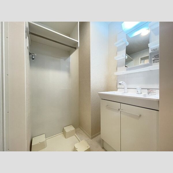 クレールコート井土ヶ谷 独立洗面台&室内洗濯機置き場