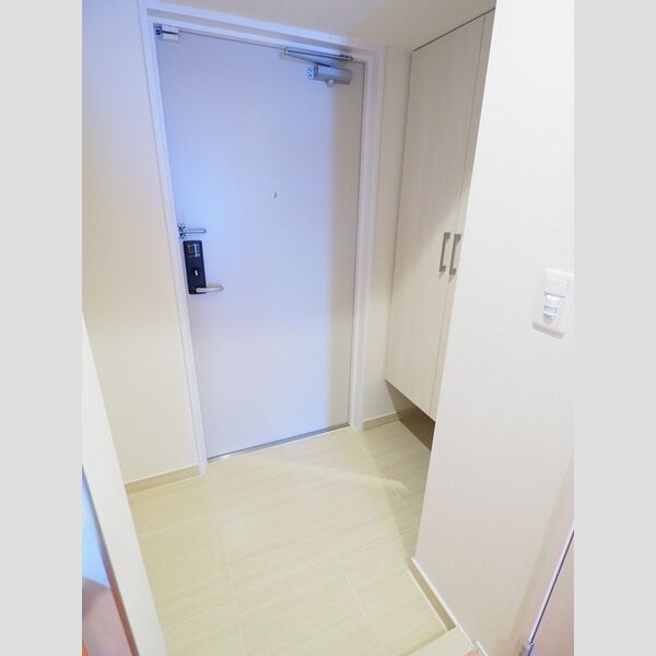 ロイジェントパークス千葉中央1305号室 玄関