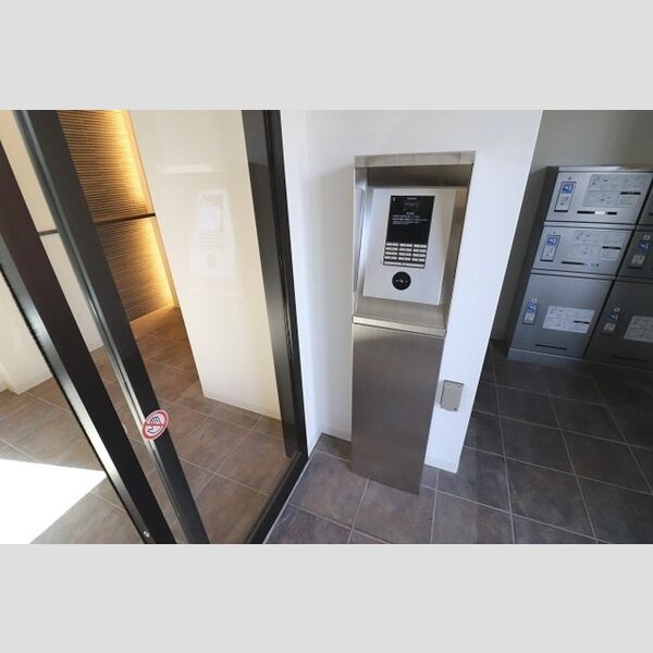エクセレント ヒルズ401号室 エントランス横　オートロック