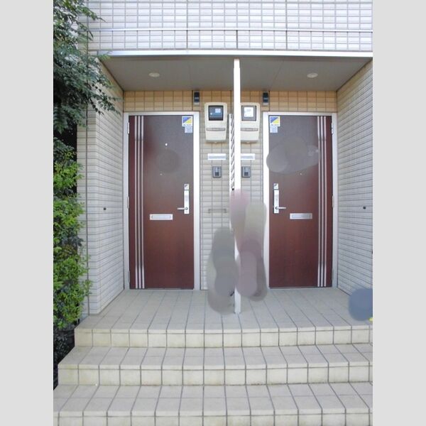 ルーチェ 玄関前