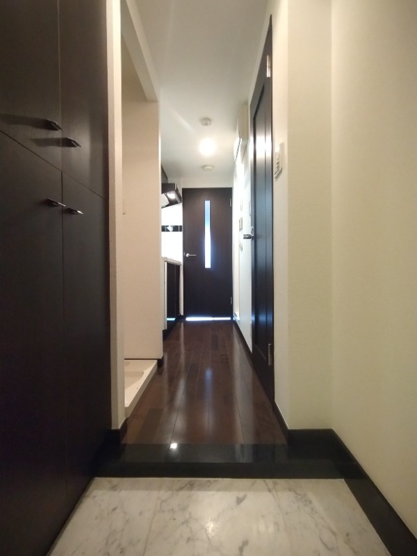 Verona池袋本町Lusso 玄関