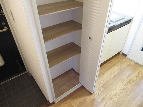 サンピア赤羽4階 廊下収納
