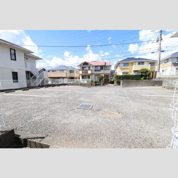 メゾンクレール　参番館 駐車場