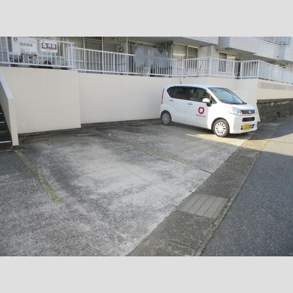 ロイアルパレスシマ 駐車場