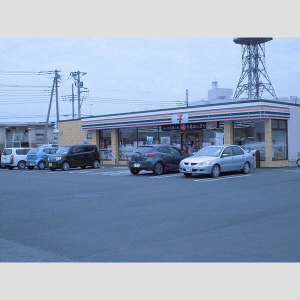 パラシオン中尾　Ⅲ セブンイレブンさいたま中尾店(439m)