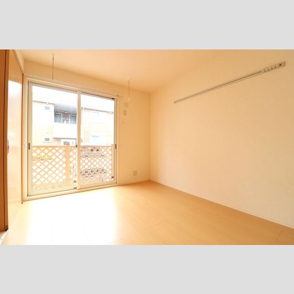 ディア・ドリーム　B102号室 南側洋室