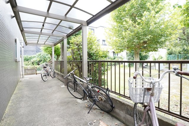 ラ・カーサ1階 駐輪場