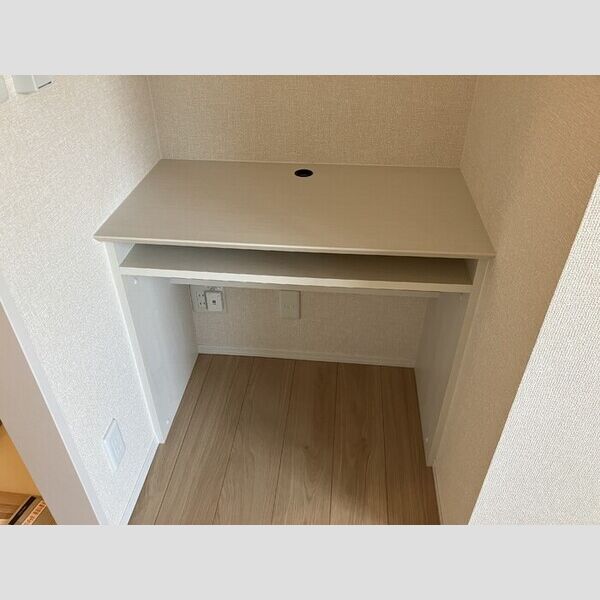 フランボワーズ中島101号室 ワークデスク