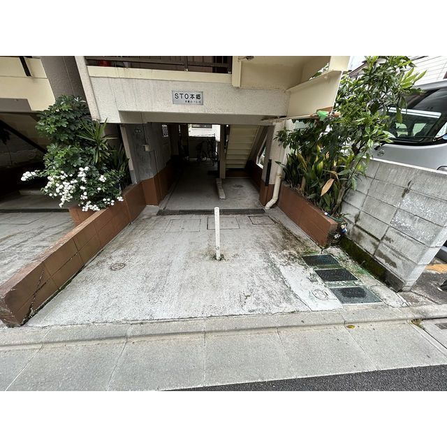 STO本郷 建物入口