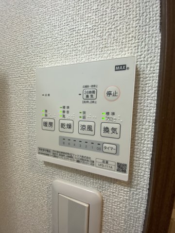 プレミアムベイルーム井土ヶ谷中町102号室 浴室乾燥機