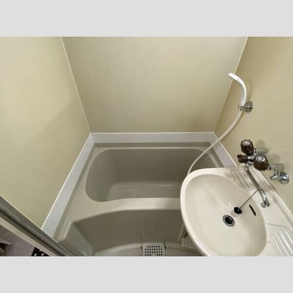 どみいるみずの 102号室　浴室