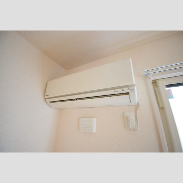 ソレーユ川口101号室 エアコン二台目(洋室)