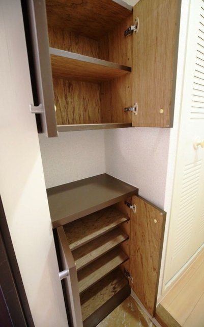 横浜平沼ダイカンプラザ三号館9階 靴入