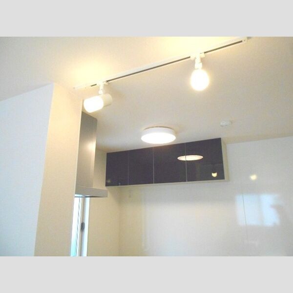 エミネンス 武蔵浦和 キッチンカウンター　証明