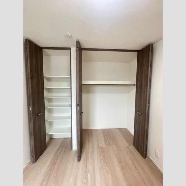 ラペーシュ湘南台302号室 クローゼット