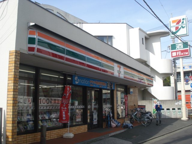 ルミナス原宿 セブンイレブン横浜原宿店まで759ｍ