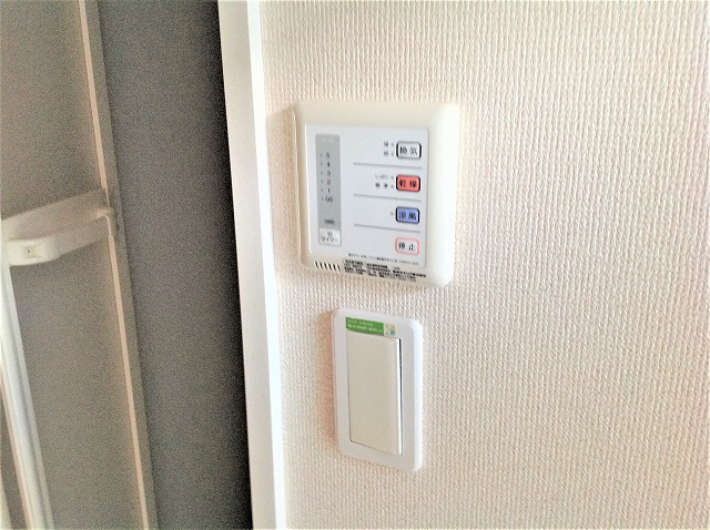 レオパレスセードル303号室 浴室乾燥機