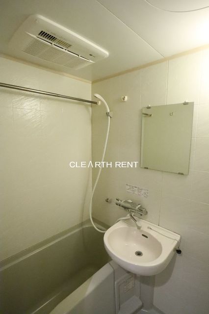 パレステュディオ新宿パークサイド7階 清潔感のあるバスルーム☆浴室乾燥機