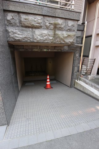 プライムアーバン西早稲田302号室 駐車場