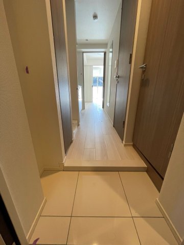 ガーラ・ステーション川崎久地5階 玄関です