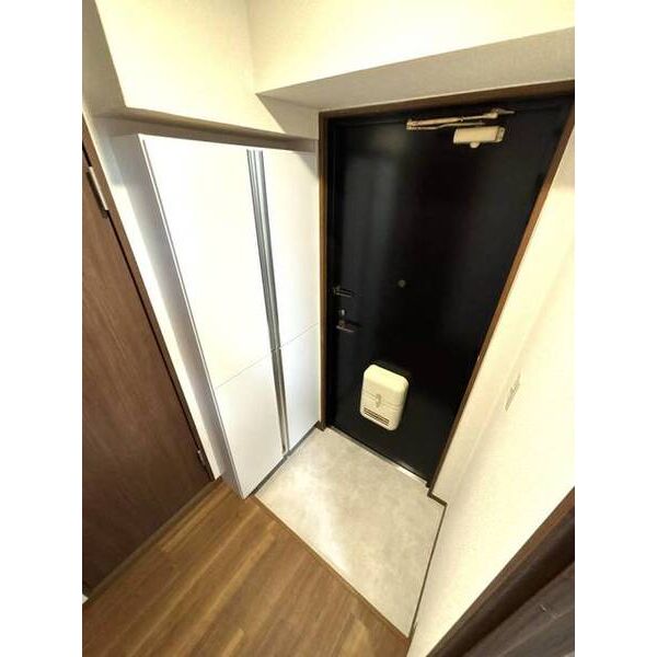 プラーズ六実 玄関