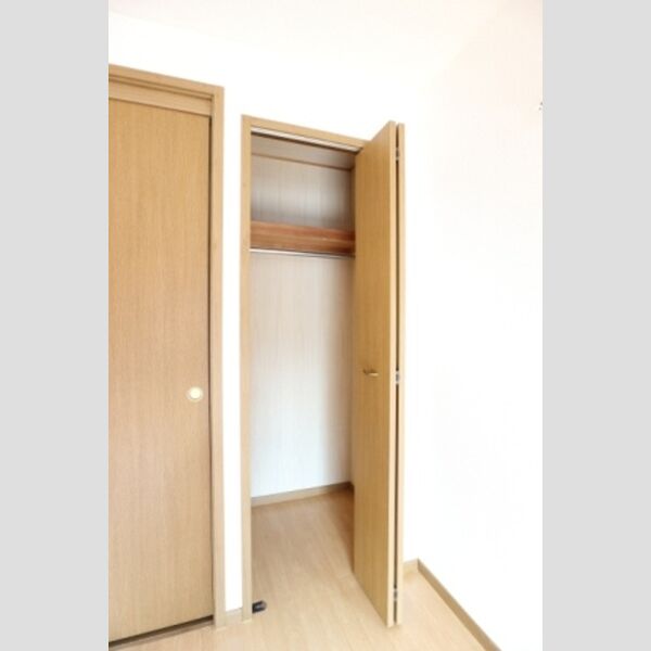 ル・モンテスト　F101号室 南側洋室　クローゼット