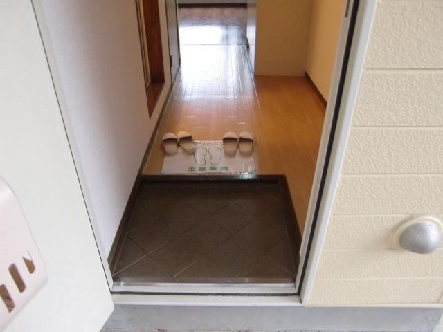 クレスト湘南1階 玄関