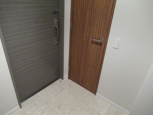 ザ・スカイクルーズタワー9階 玄関