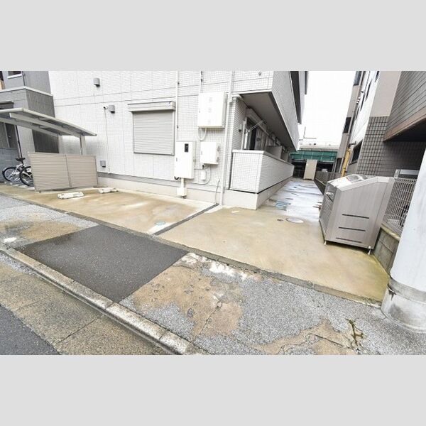 ロイヤルレジデンス本厚木 駐車場