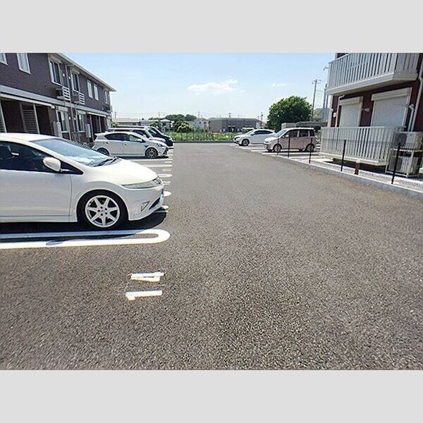 サンライズガーデン 駐車場