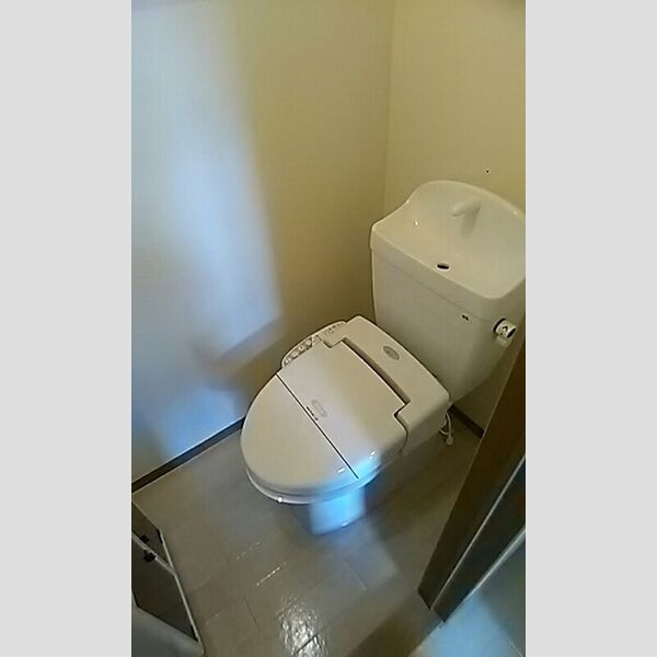 ファミールコート103号室 温水洗浄暖房便座付トイレ