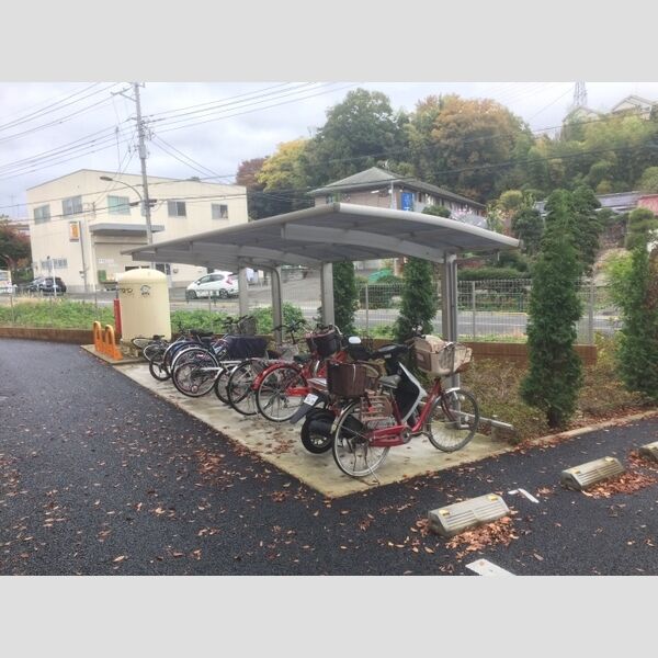 ボナール・K 屋根付駐輪場