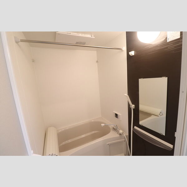 ロイヤルヒル越谷106号室 浴室