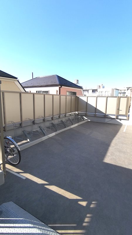 クレヴィアリグゼ西巣鴨4階 3F駐輪場