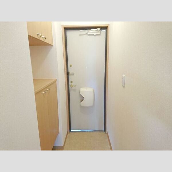 フォリオ春日部201号室 玄関