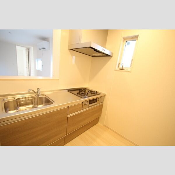 アナシエ西伊興101号室 3口コンロ付きシステムキッチン