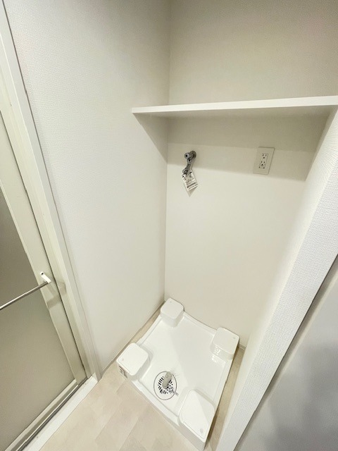 ドゥーエ王子神谷1階 洗濯機置場