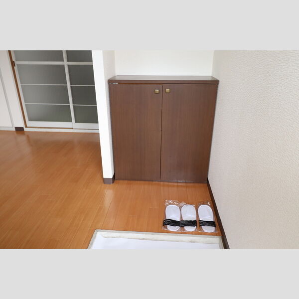 キャピタル高松台 玄関