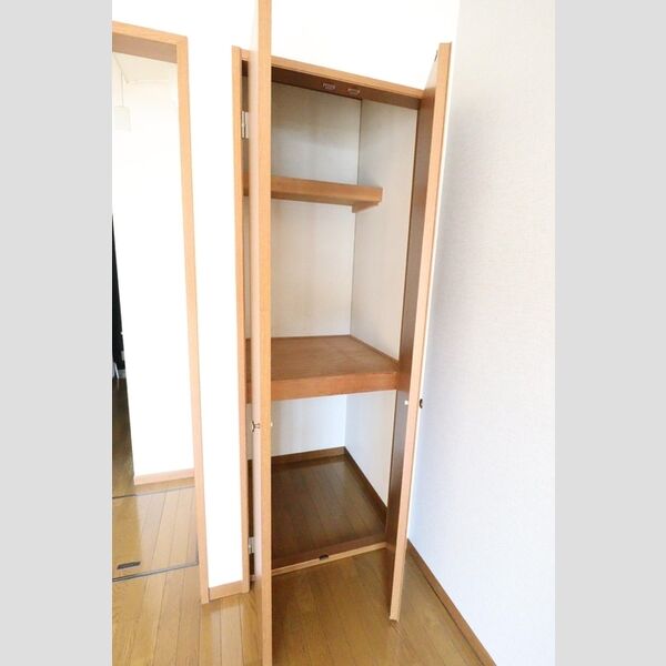 グランデュール八千代台 物入れ