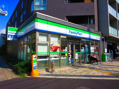 ハイシティ祐天寺110号室 【コンビニエンスストア】ファミリーマート 世田谷下馬一丁目店まで406ｍ