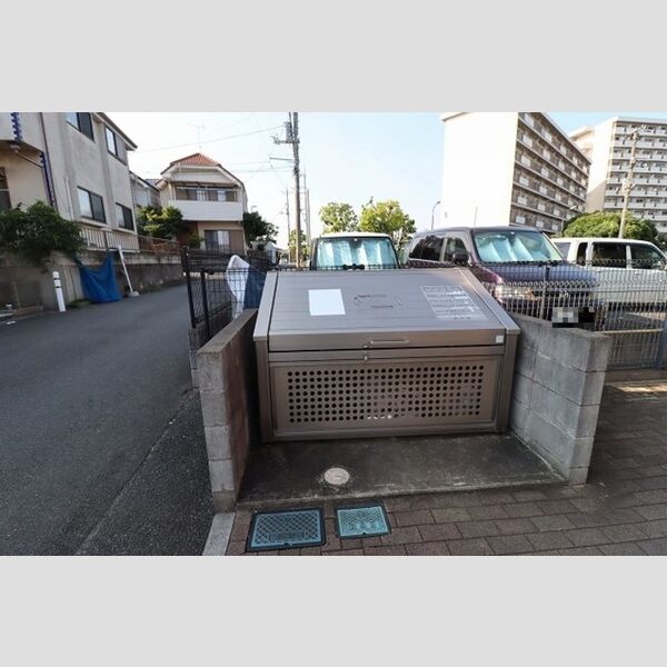 セジュール梨香101号室 ゴミ箱