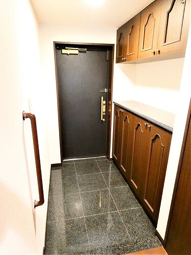 ライオンズヒルズ鎌倉山1階 玄関