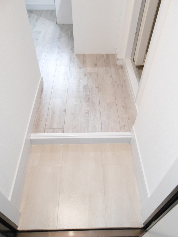 大小原ビル4階 玄関