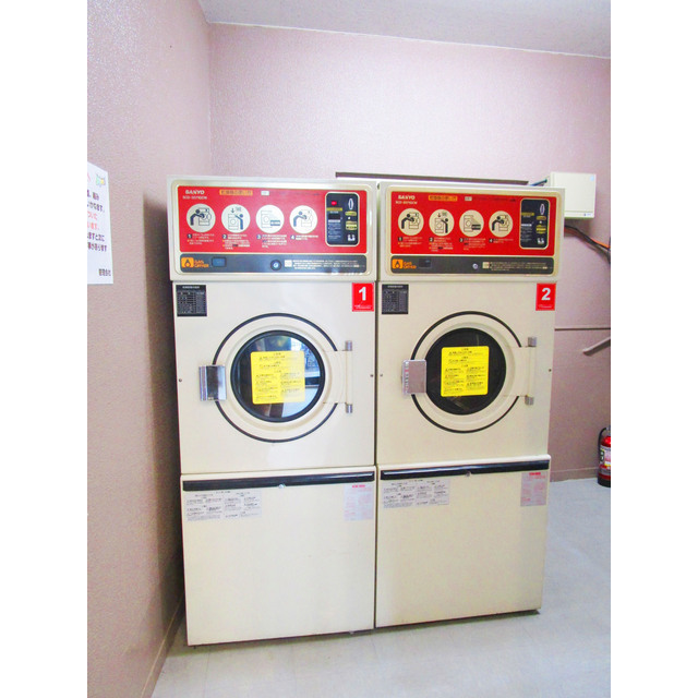 メゾン・ド・メルシー1008号室 有料コインランドリー完備