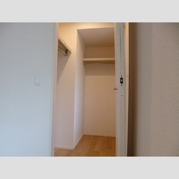 フルール　ポワール106号室 北側ウォークインクローゼット