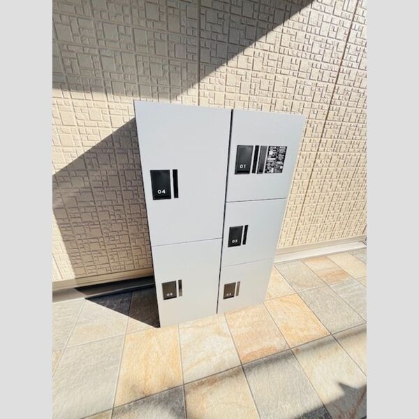 ルーフハウス　C 宅配ボックス