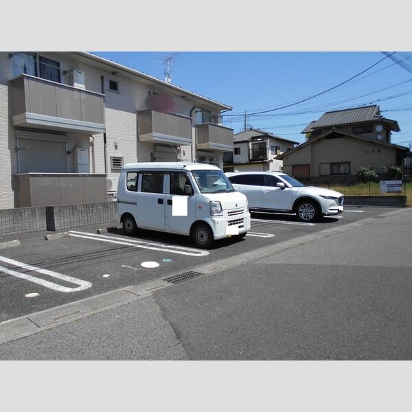 レセンテ中央 駐車場