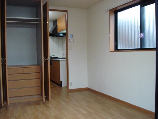 サンモールＳ，Ｔ101号室 窓が多く明るいお部屋です