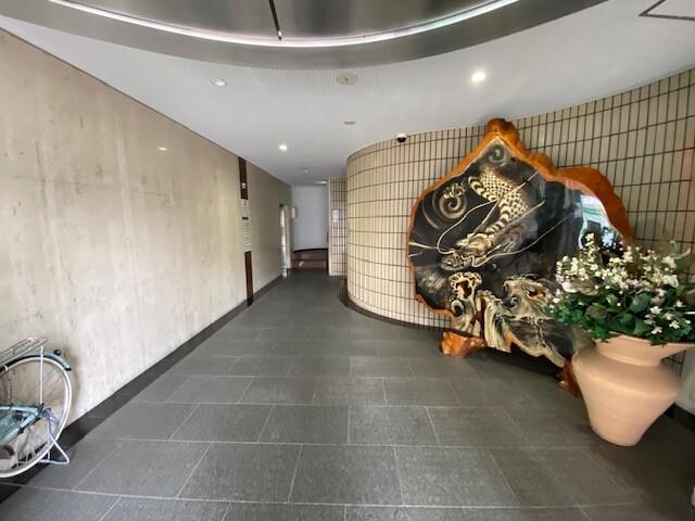 フロムワン恩田ビル エントランス