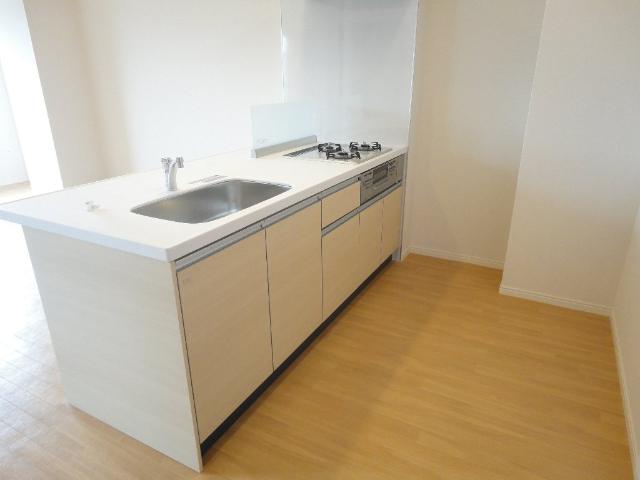 Ｒｏｍａｎｔｉｓ　Ｋａｗａｇｕｃｈｉ（ロマンティス　川口） キッチンスペース